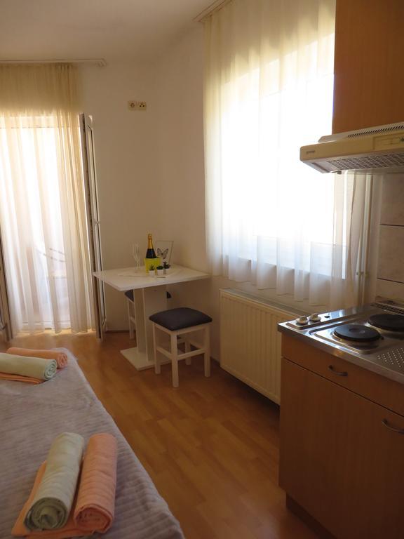 Apartments Karaba Пакоштане Екстер'єр фото