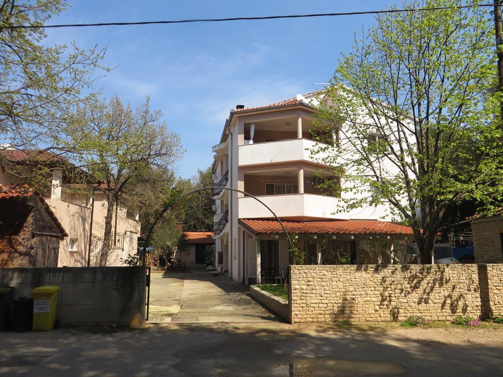 Apartments Karaba Пакоштане Екстер'єр фото